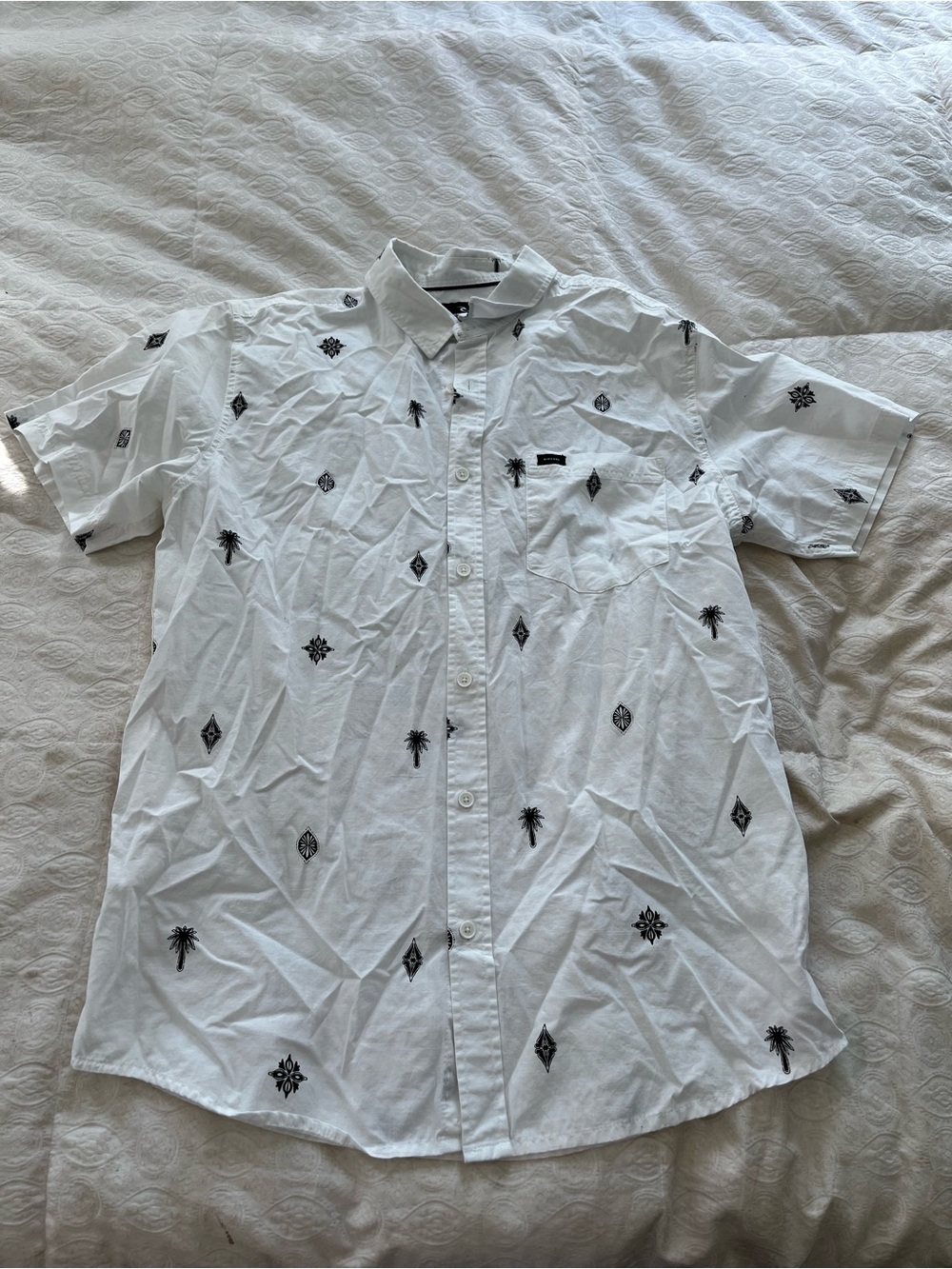 Rip Curl White Short-Sleeve Button-Down Shirt w/ Black Palm & Geometric Print